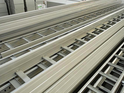 梯级式电缆桥架